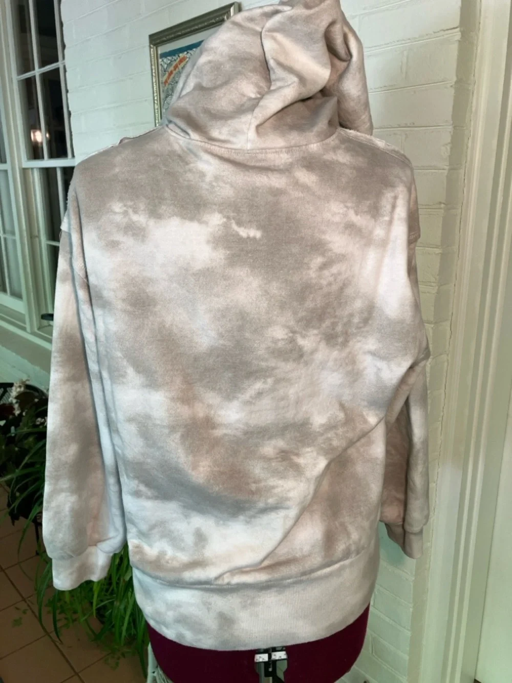 Peanuts | Snoopy Doghouse Hoodie | Grey & Cream Tie-Dye | Size M - Picture 4 of 6
